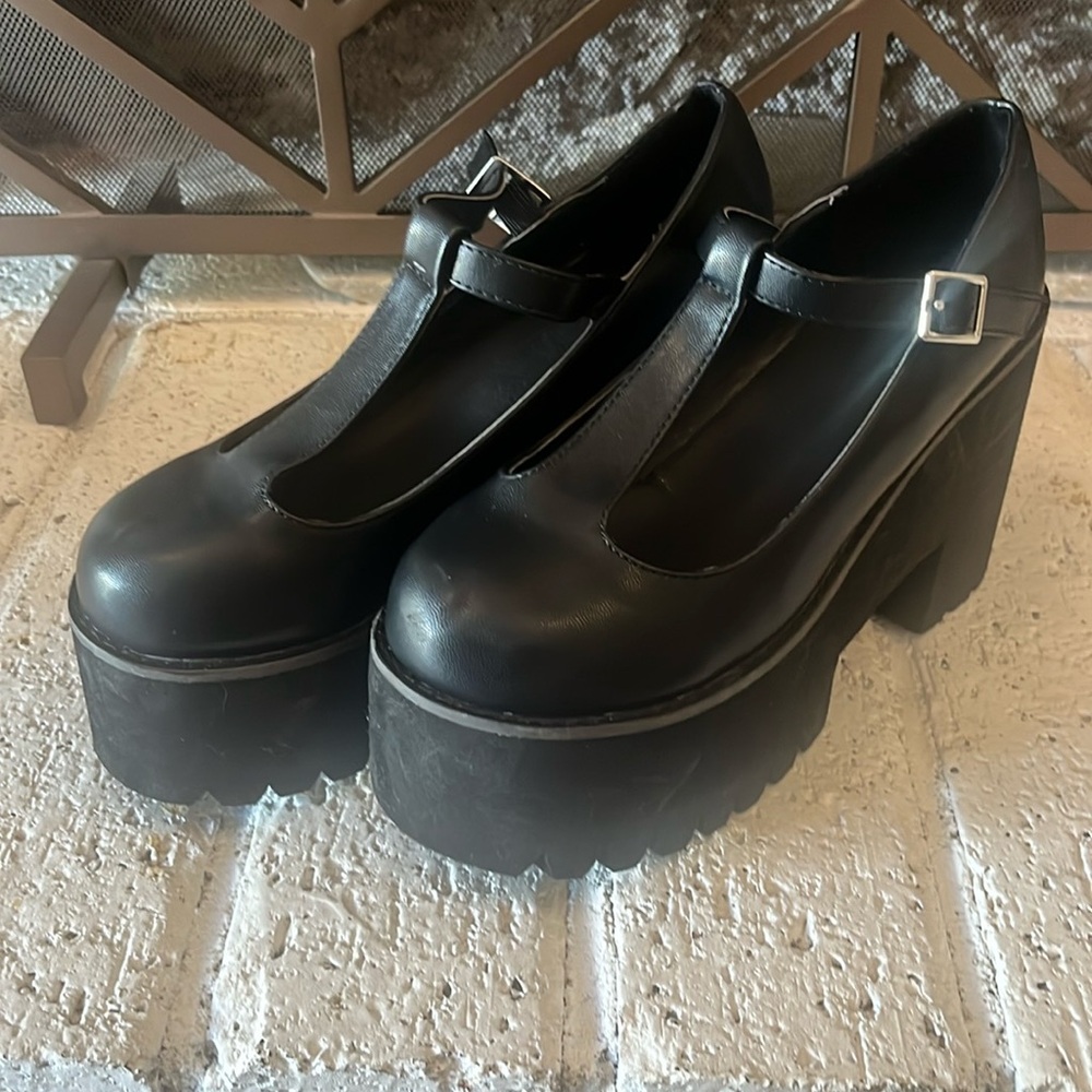 Mary janes platform 5” heels 3” platform. GUC